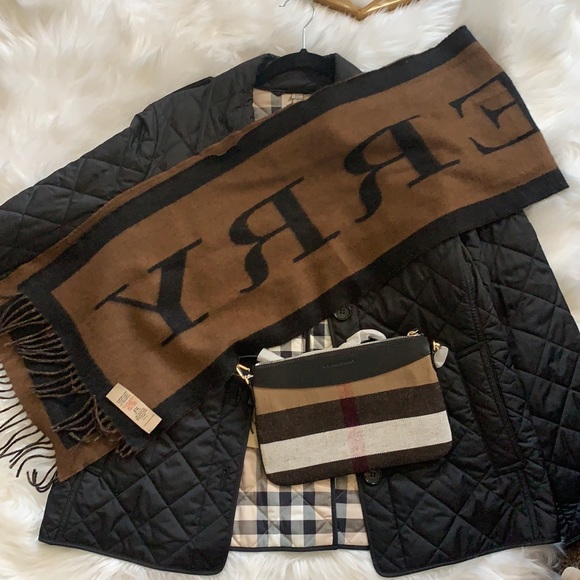 Burberry Accessories - Burberry scarf